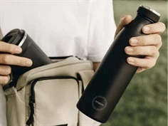 AYA&IDA matte black drikkeflaske 500ml